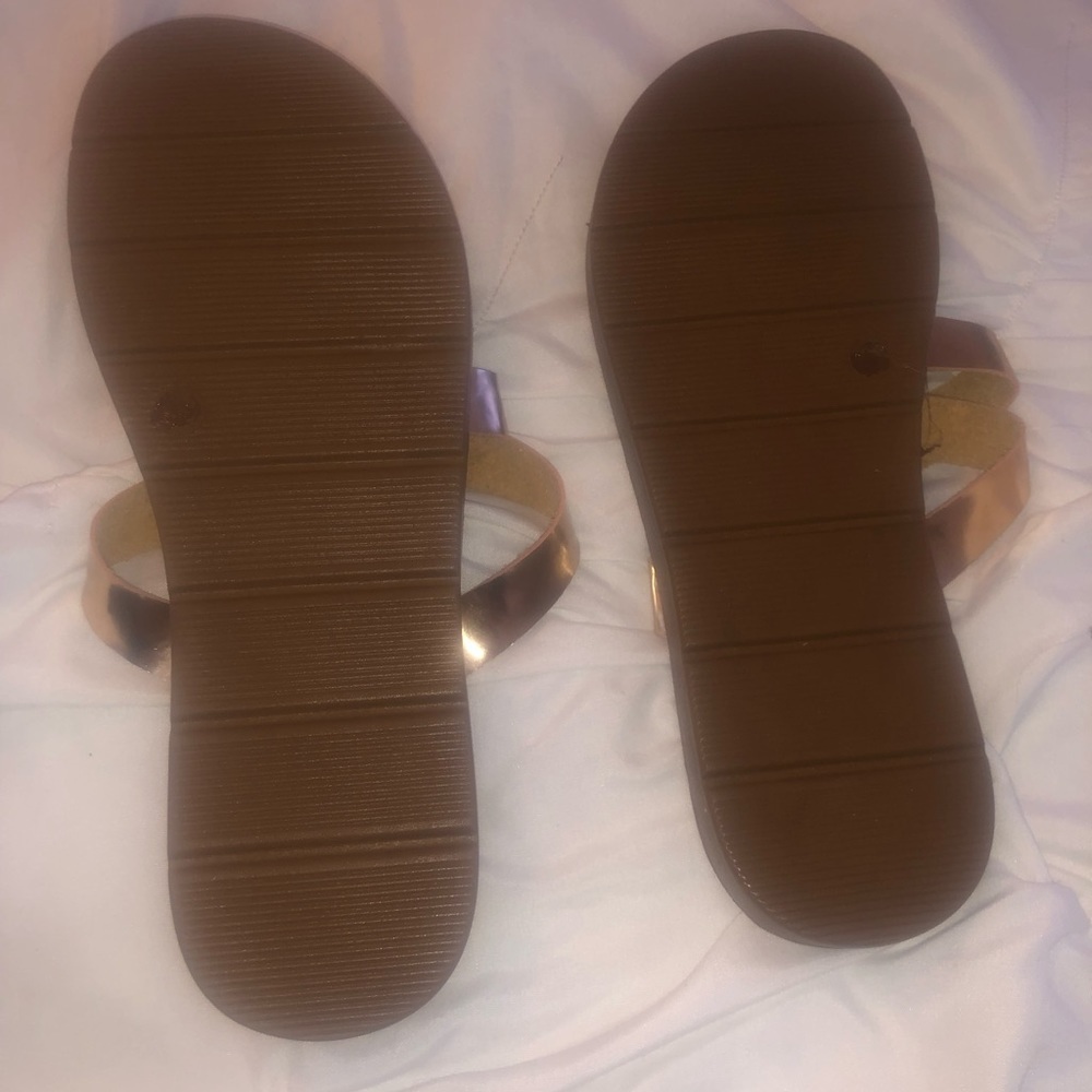 Sandals 🆓 - Picture 3 of 5
